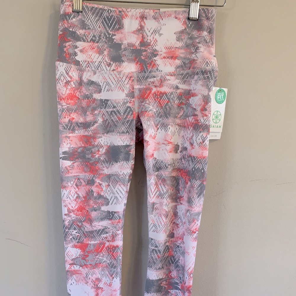 NWT GAIAM patterned leggings. High rise size XS.